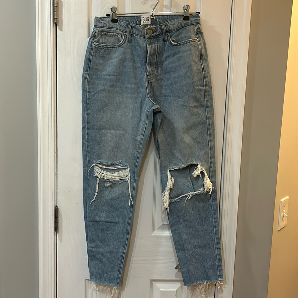 BDG Slim Straight Distressed jeans
